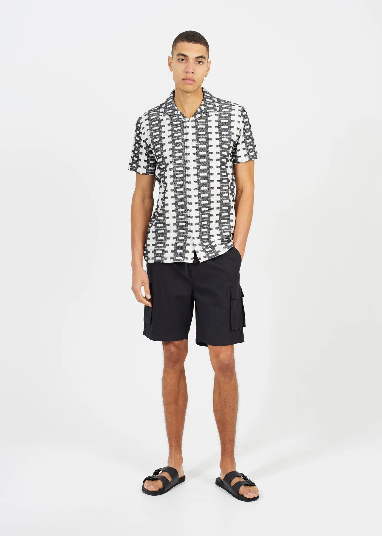BLACK RIPSTOP KNEE LENGTH CARGO SHORTS