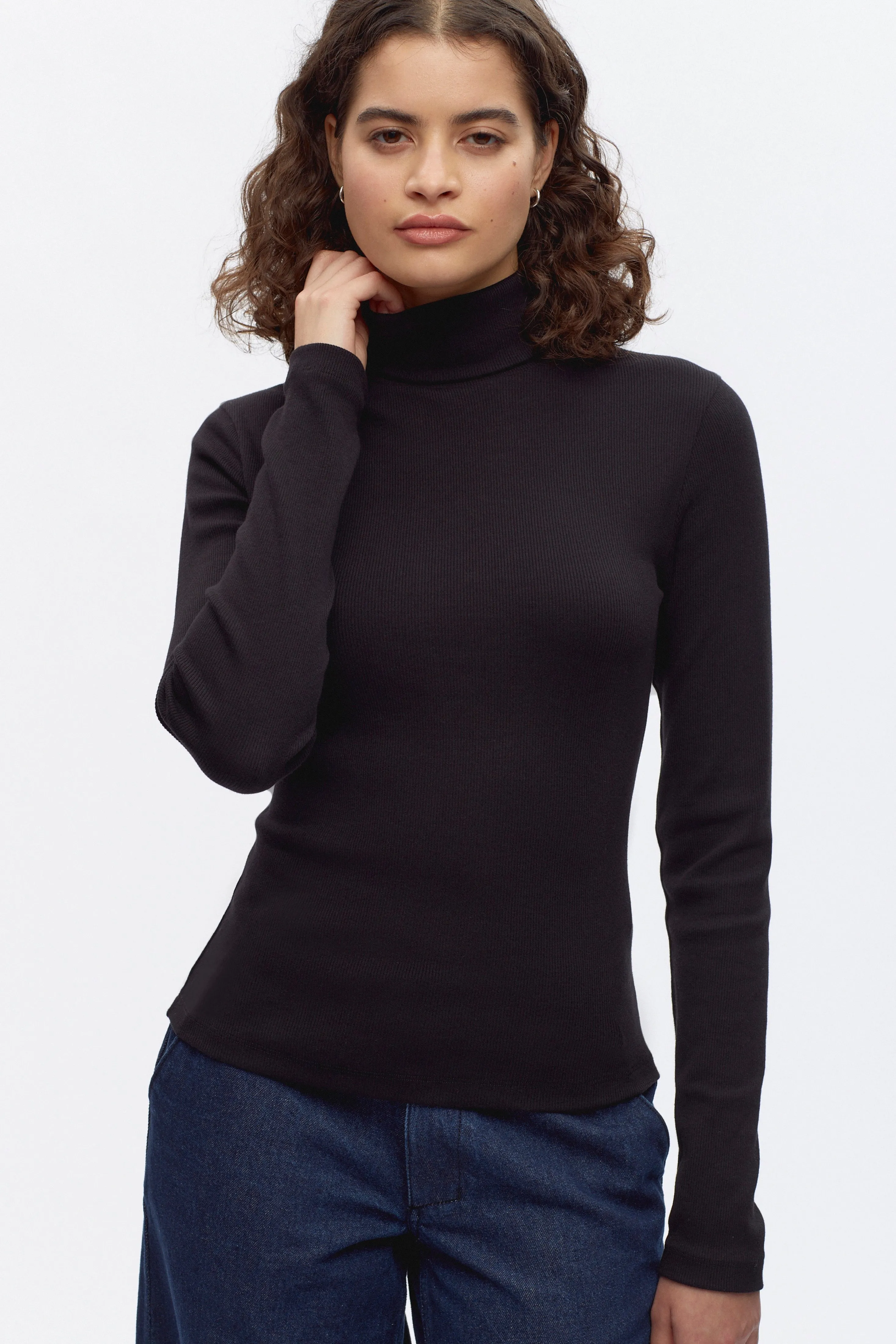 Women's Longsleeve Turtleneck  in Black