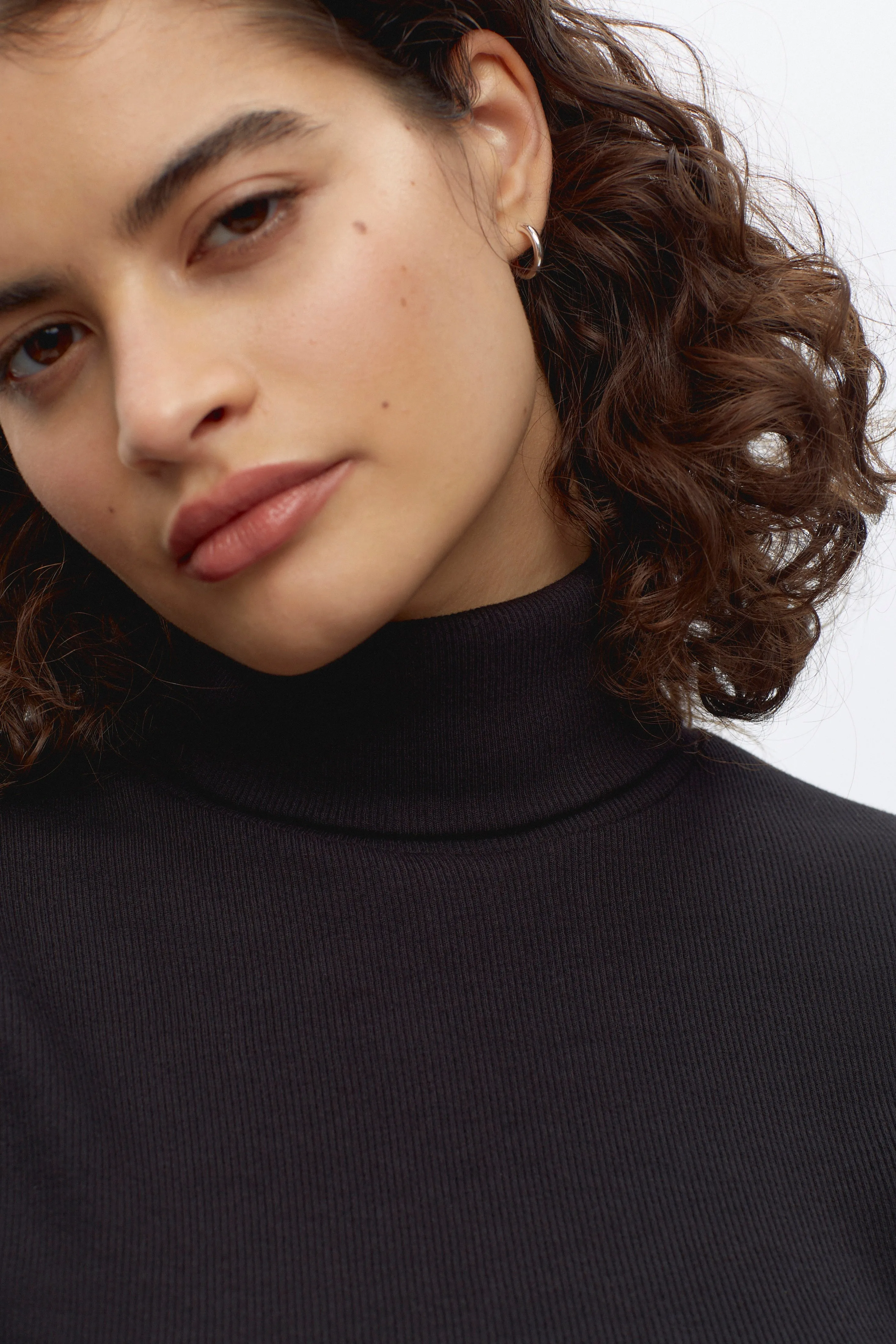 Women's Longsleeve Turtleneck  in Black