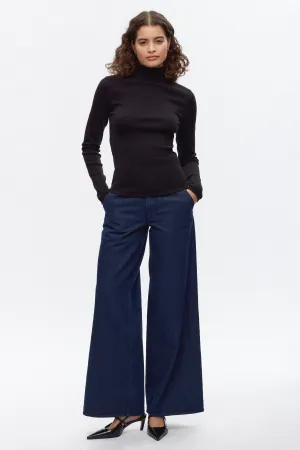 Women's Longsleeve Turtleneck  in Black